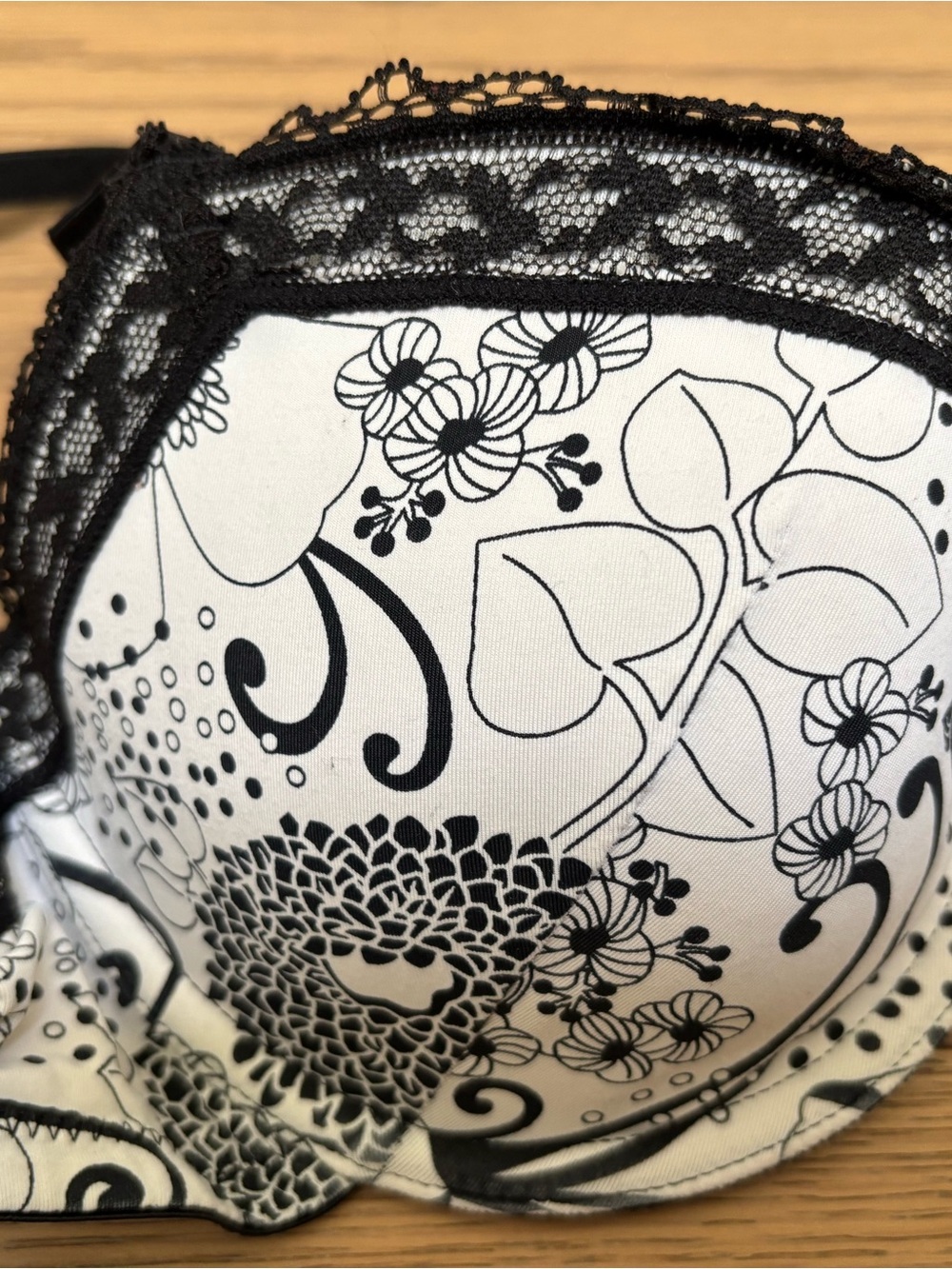 H&M Black and White Floral Lace Underwire Bra - Picture 2 of 6